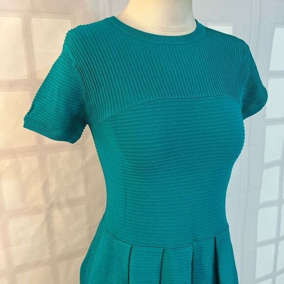 Shoshanna teal green blue short sleeve ribbed pleated dress size medium - Picture 2 of 9